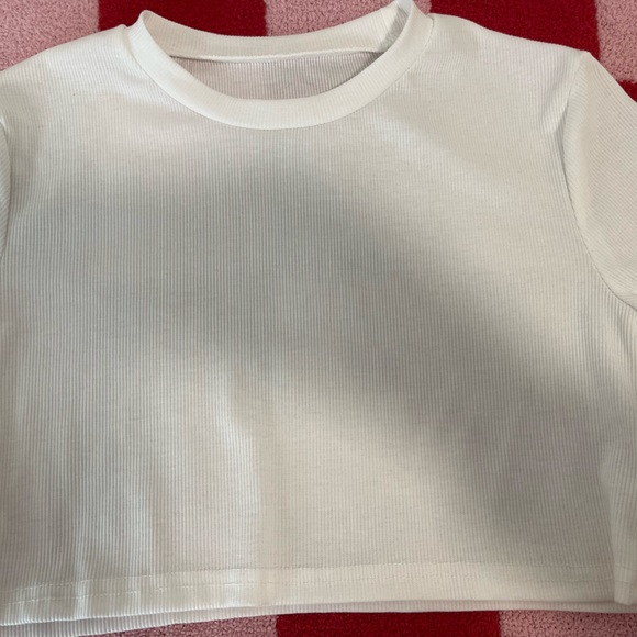 Crop top - Picture 2 of 2